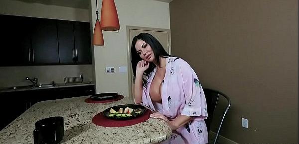  Jasmine Jae cannot help but suck the passionate young man!